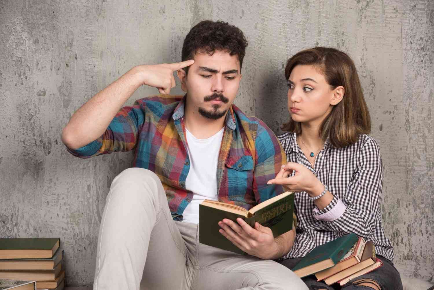 How Would Both Formats Discuss the Same American Novel?